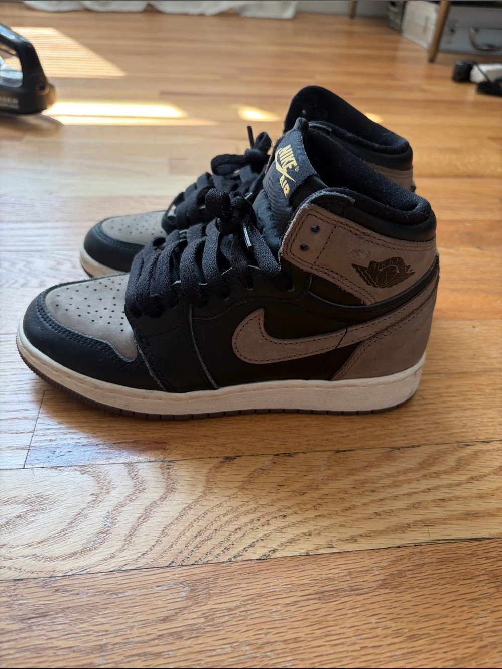 jordan retro 1 hi palomino youth sz 3.5y mocha